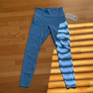 Lululemon- Wunder train hr tight 28” pockets